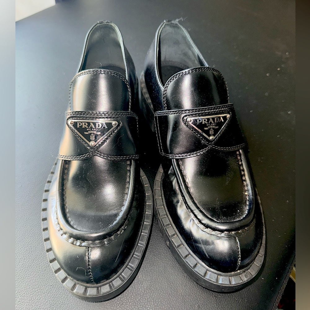 PRADA Black Loafers (SIZE EU 35 1/2)